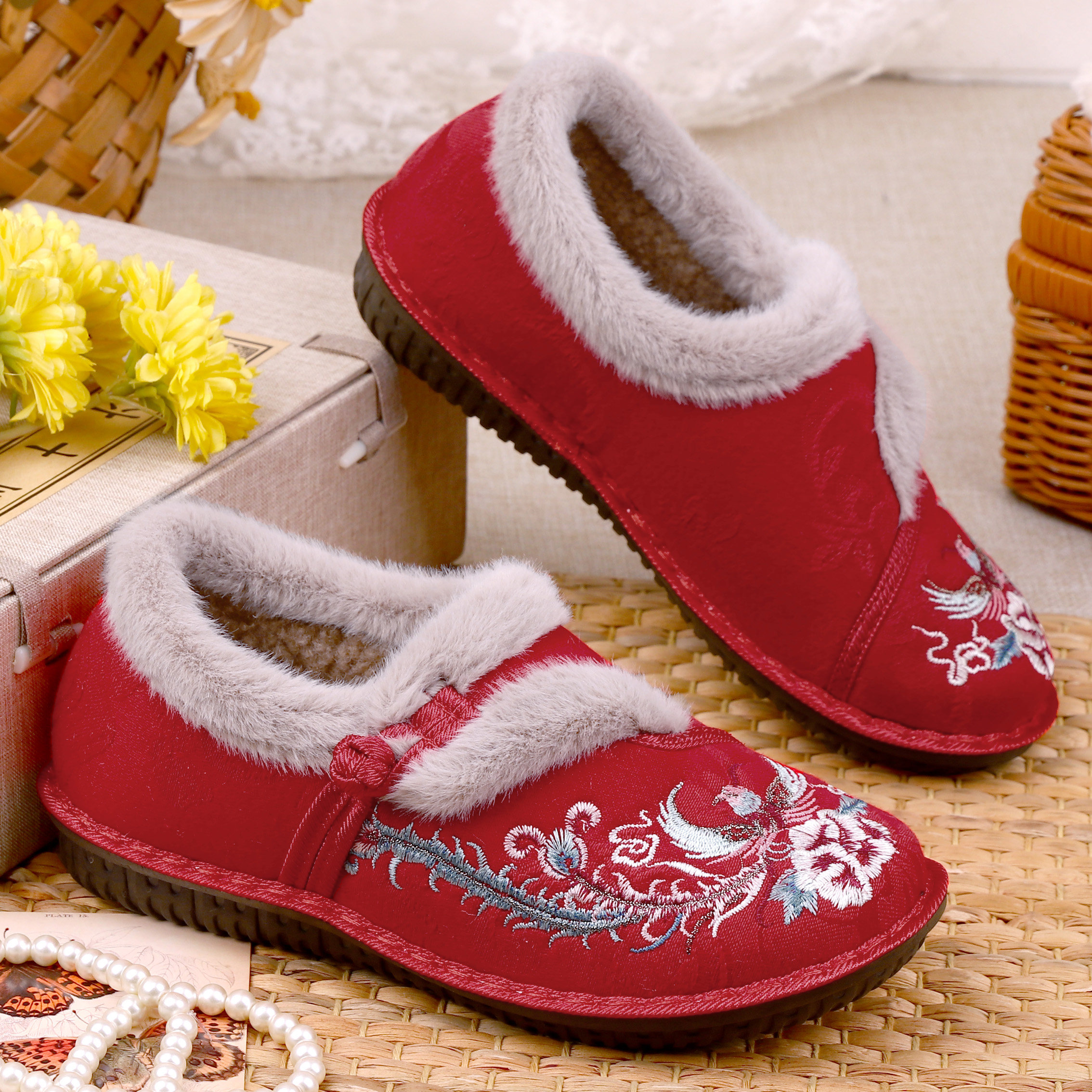 秋冬季老北京布鞋女棉鞋加绒保暖妈妈鞋绣花鞋复古防滑软底中老年