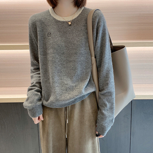 哥家商场同款2026春秋新款拼色刺绣圆领款式休闲内搭毛衣针织衫女