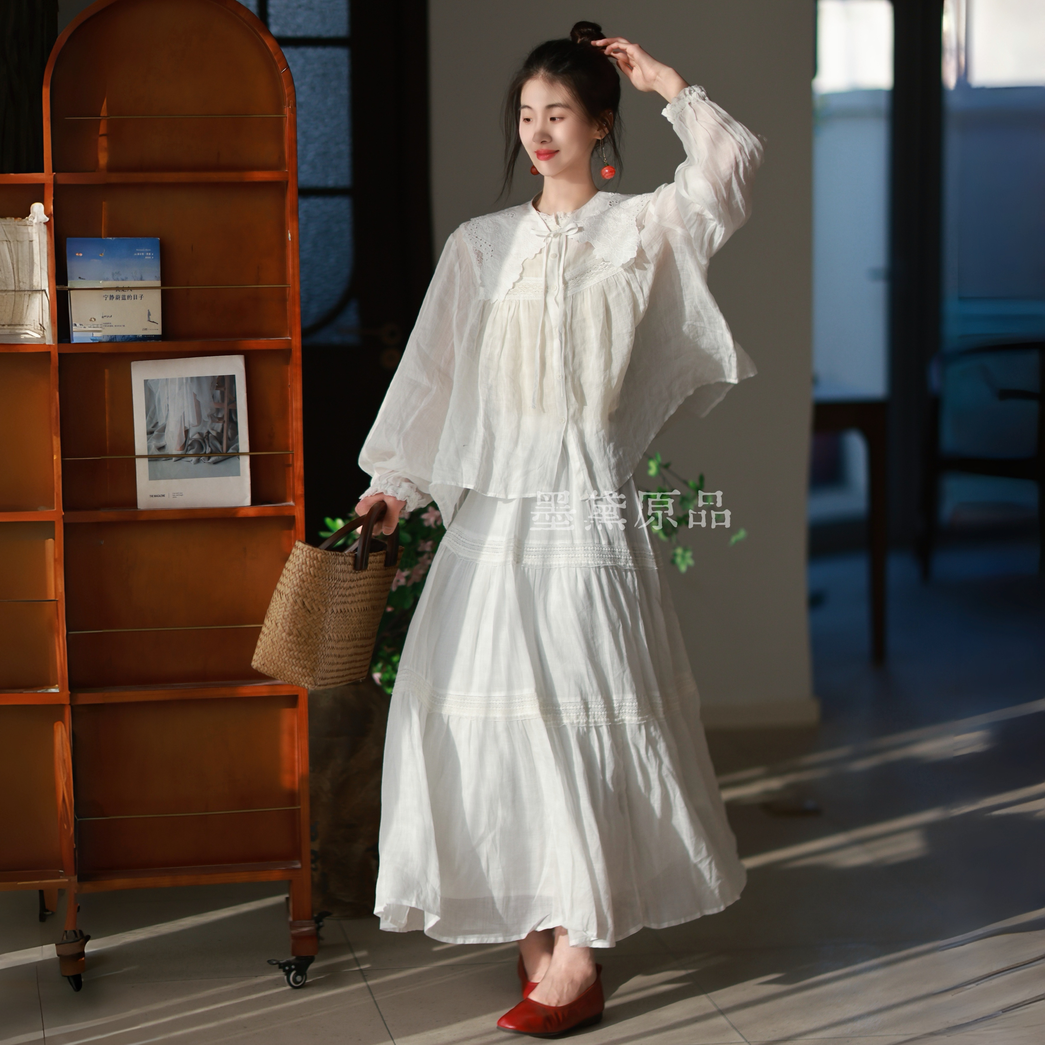 墨黛原品2026早春白色休闲清冷松弛感森系轻薄文艺衬衫外搭小披肩