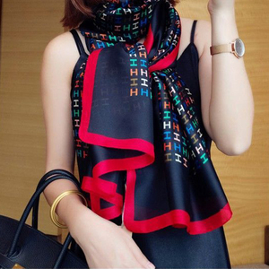 秋冬季新款真丝丝巾保暖时尚围巾拍照披肩长款桑蚕丝印花百搭配饰