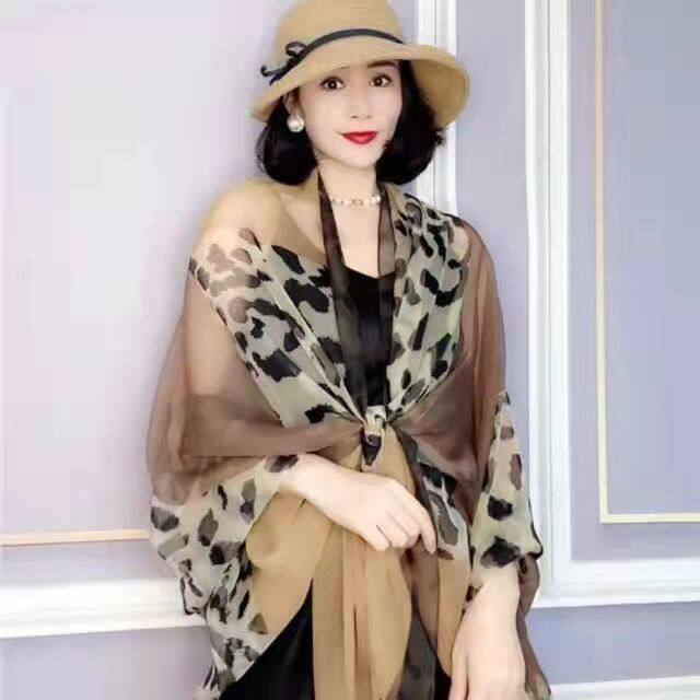 丝巾女春秋冬中老年妈妈保暖百搭超大围巾文艺范长款旅游纱巾