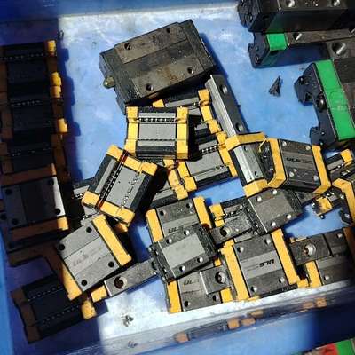 ULS直线导轨滑块FBSS12NS，黄色边框，黑色主体，成色