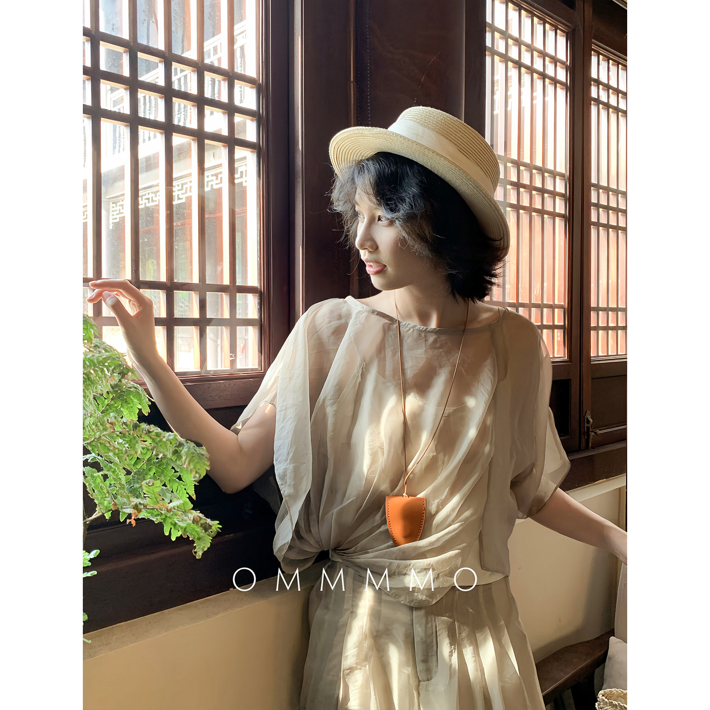 气质时尚卡其色休闲套装