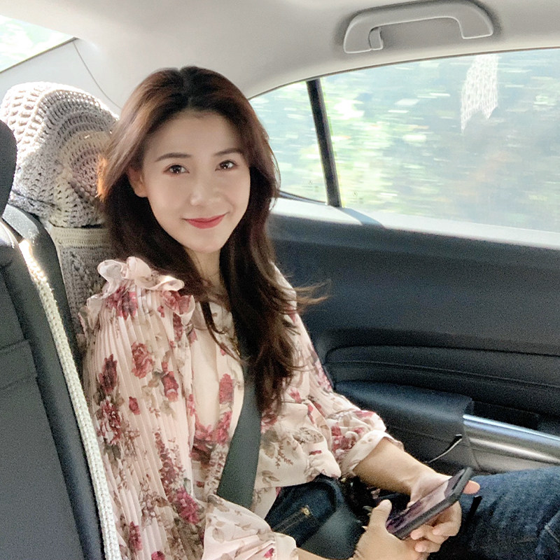 欧洲站时尚碎花女上衣2026春款百褶袖印花衬衫洋气仙女气质雪纺衫