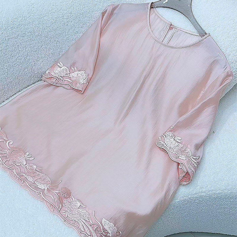 独特超好看单穿小衫复古简约胖mm大码女装宽松显瘦女士内搭上衣