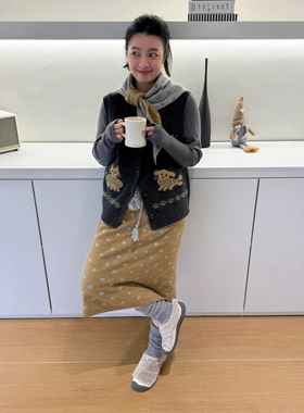 日系复古针织姜黄色波点毛衣半身裙女秋冬设计感学生包臀直筒中裙