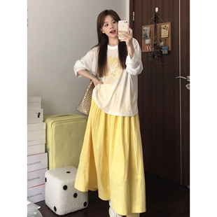 日系高级感奶油黄褶皱高腰中长裙女春夏甜美风简约显瘦垂感半身裙