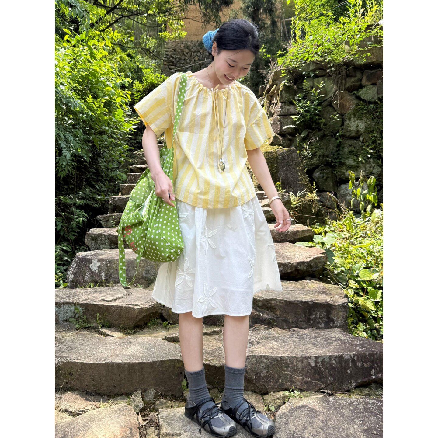 自制日系少女风鹅黄色条纹衬衫夏小众设计感宽松显瘦圆领系带衬衣