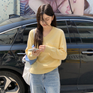 自制奶油黄日系甜美V领毛衣女秋冬奶fufu慵懒减龄软糯外搭针织衫