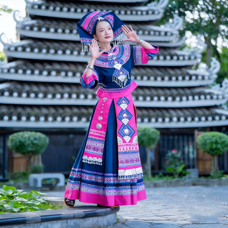 广西壮族服装三月三新款演出服刺绣成人服饰少数民族旅拍壮锦套装