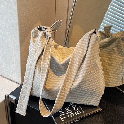 松弛感格子帆布包学生通勤斜挎包