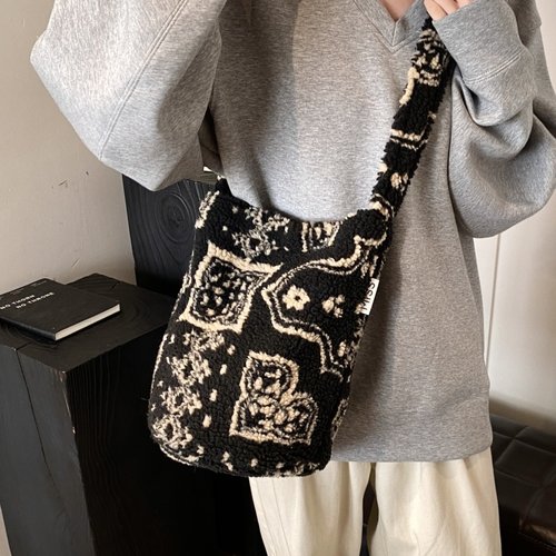 时尚小众设计羊羔毛可爱手提包包