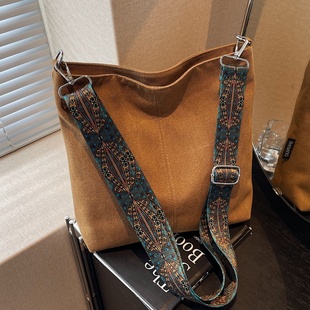 秋冬复古帆布水桶包包女大容量单肩通勤包小众百搭休闲斜挎托特包