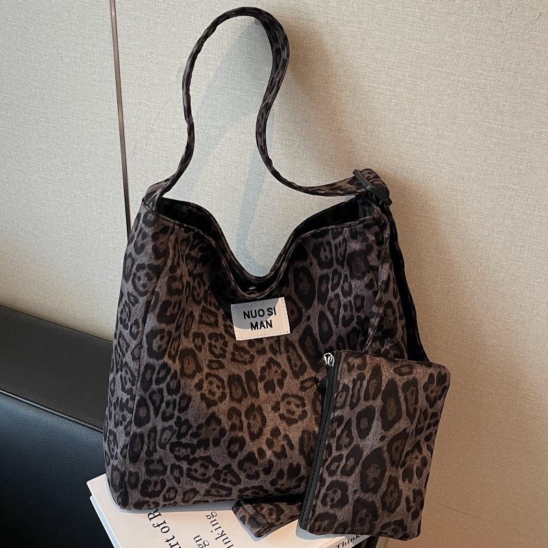 鹿皮绒豹纹腋下包包女式大容量单肩通勤托特包秋冬小众质感斜挎包