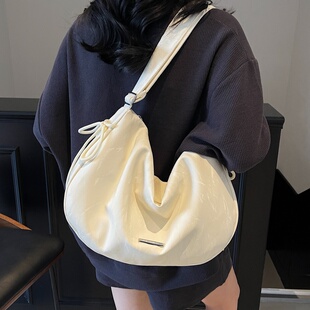 大容量腋下包包女夏2025新款通勤单肩饺子包高级感小众百搭斜挎包