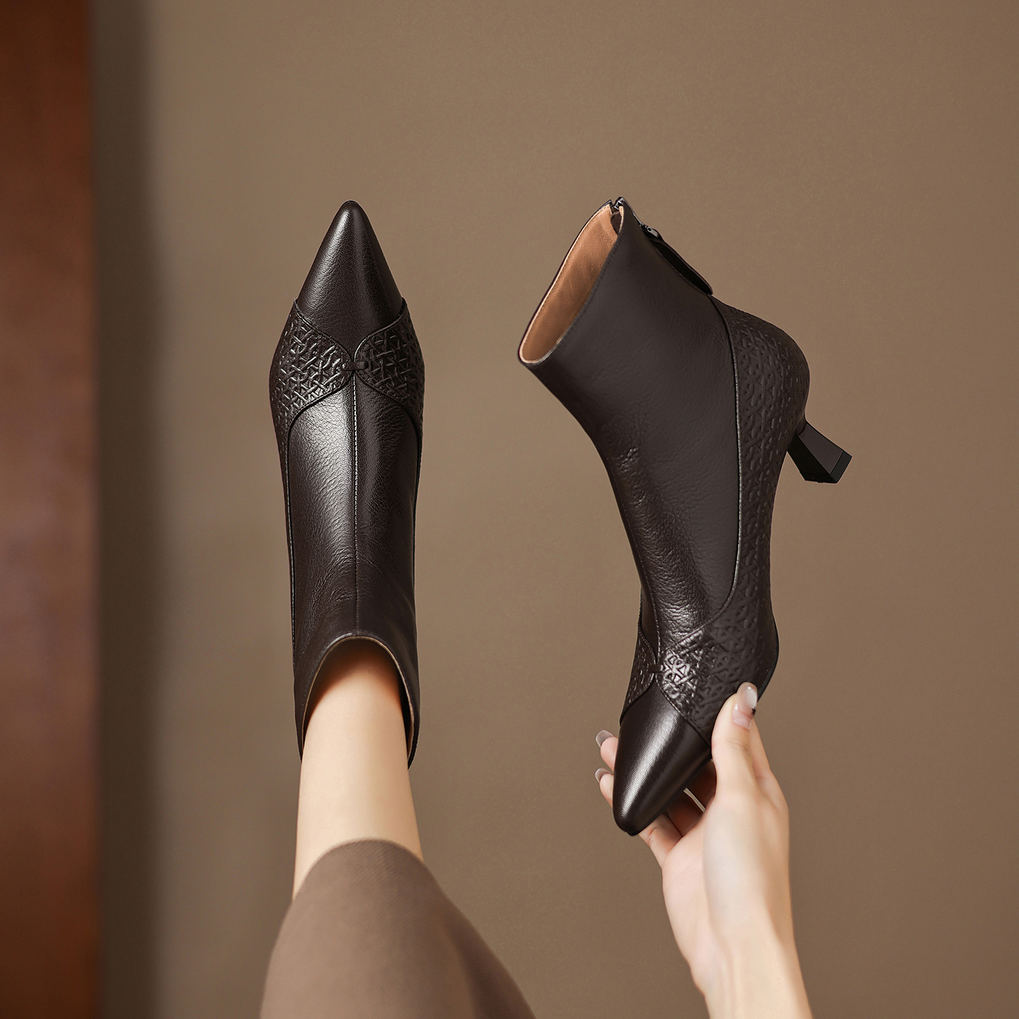 秋冬法式优雅真皮羊皮短靴中式风显瘦百搭3-5cm中细跟尖头瘦瘦靴