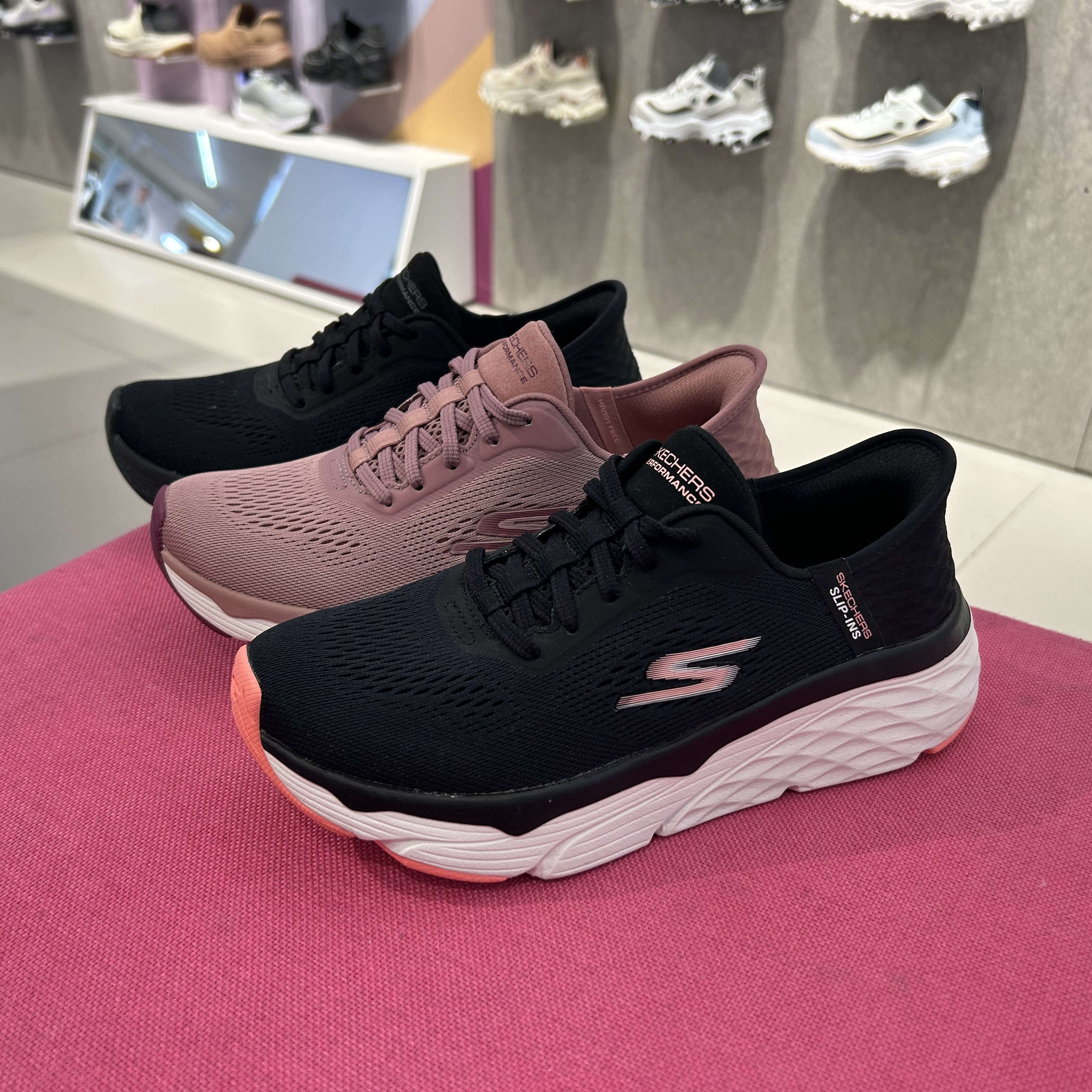 Skechers斯凯奇2023年夏季跑步鞋女舒适闪穿网布运动鞋128572