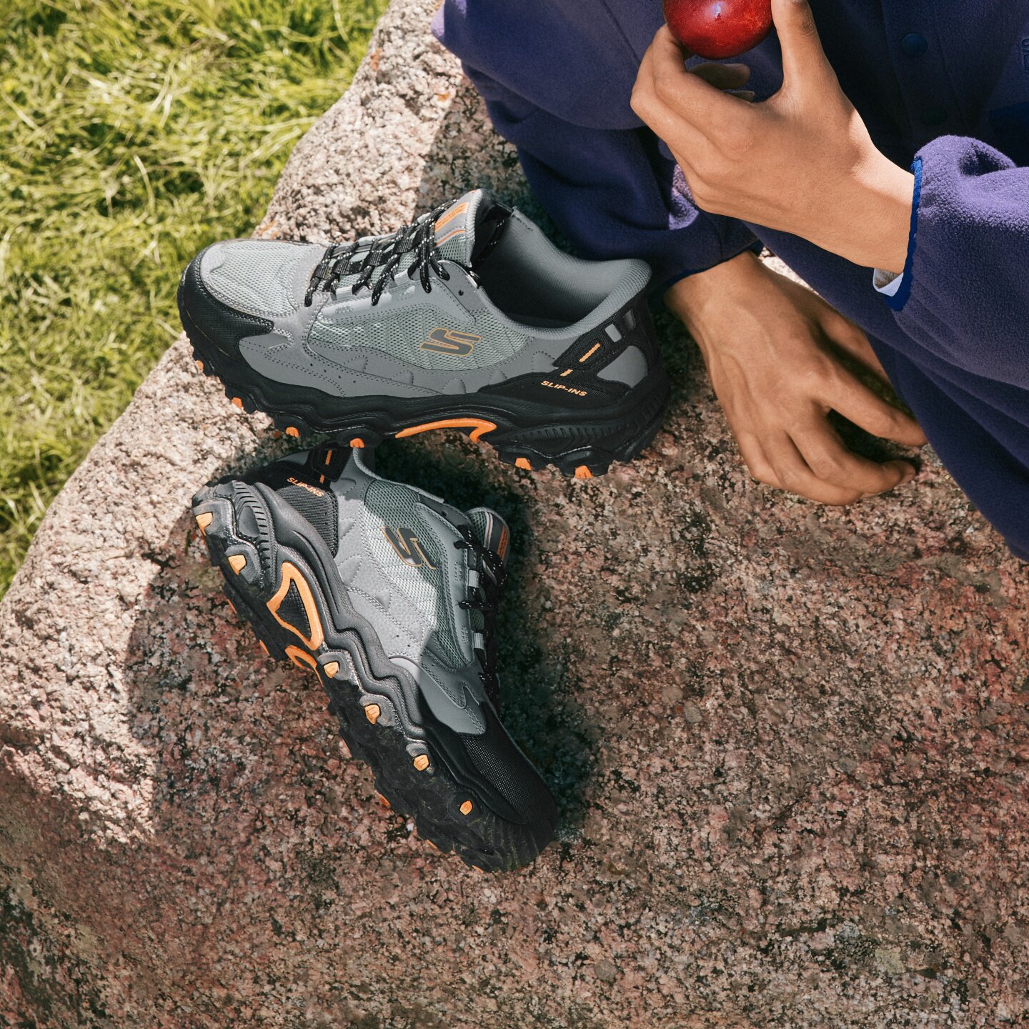 Skechers斯凯奇2025新款男士复古配色舒适时尚户外山脉鞋237689