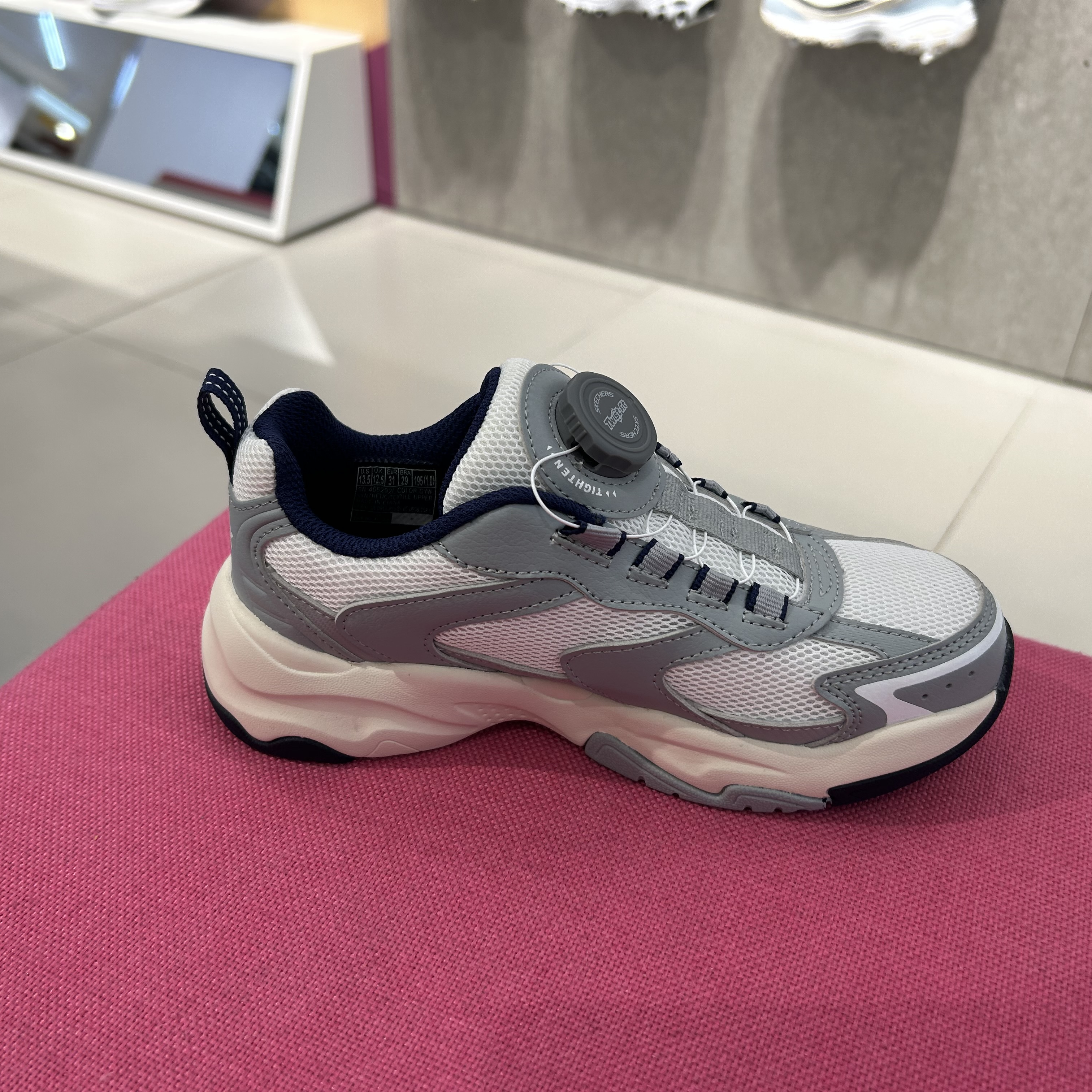 斯凯奇2025新款男童轻便旋纽扣综合体训运动防滑鞋405292L