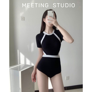 游泳衣女保守新款 韩国ins黑色连体运动遮肚显瘦温泉度假泳装 时尚