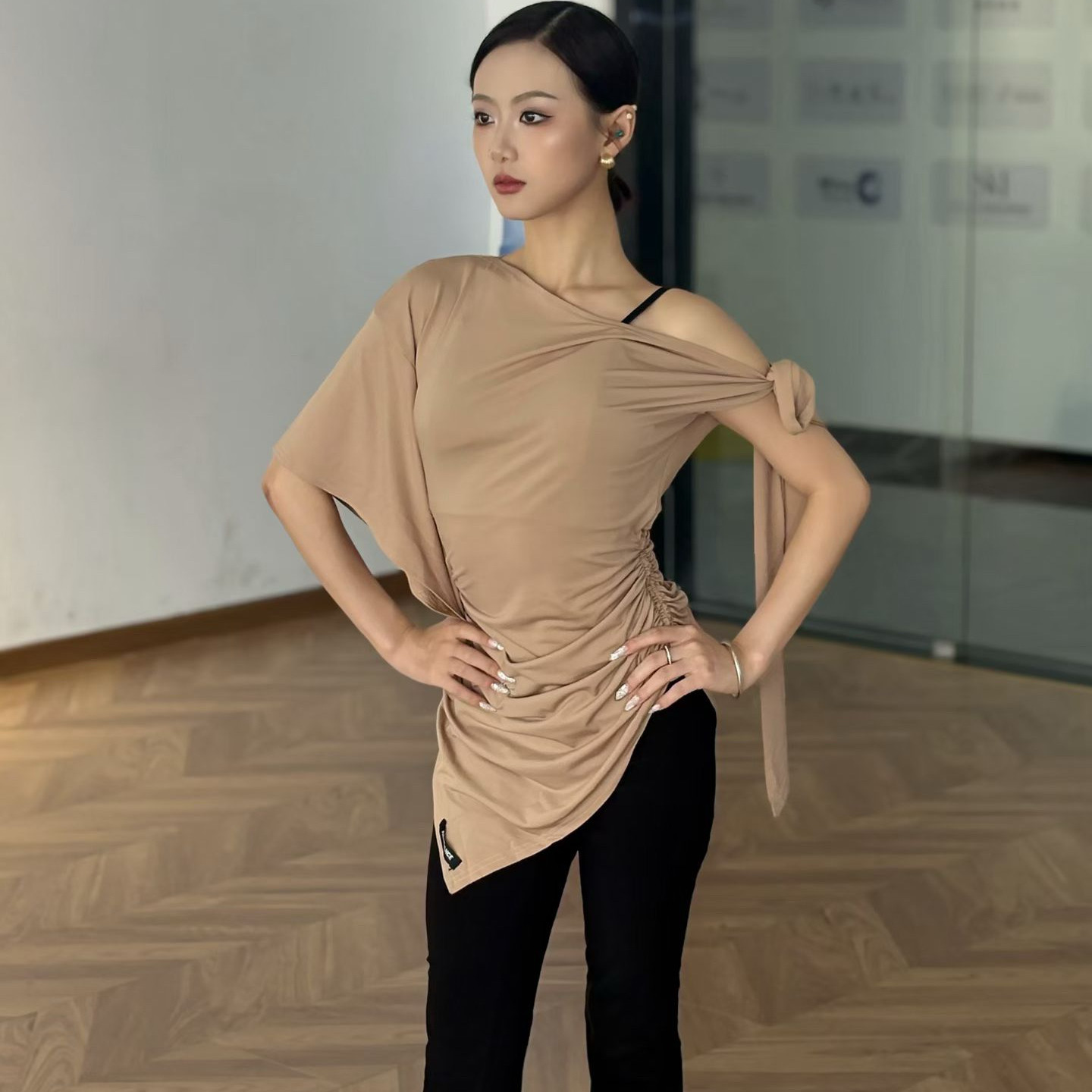 Min舞服傲睨斜肩上衣修身罩衫练功服拉丁舞服女士成人