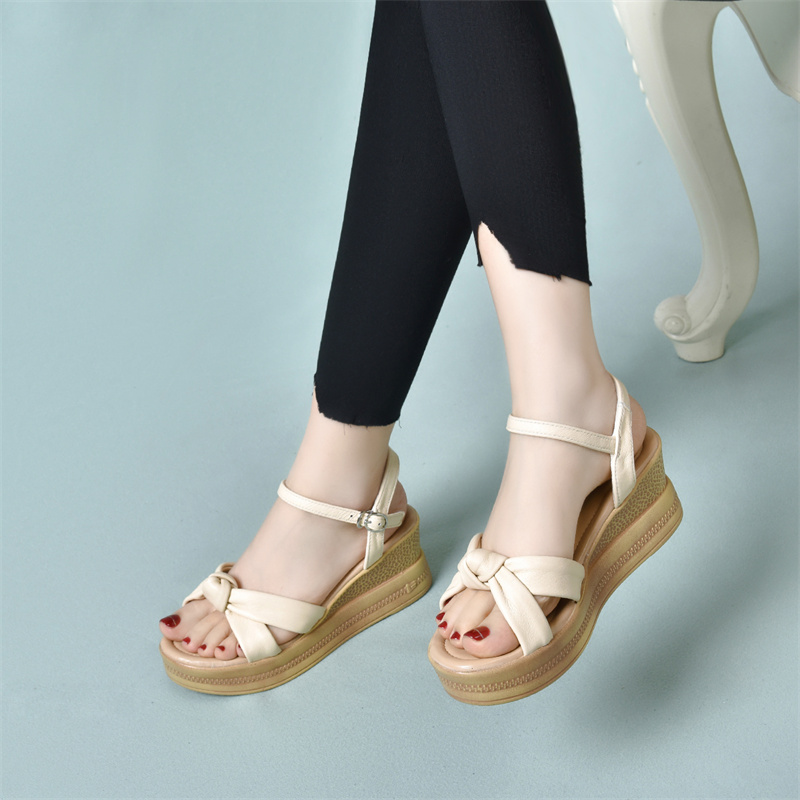 新款百搭厚底坡跟凉鞋