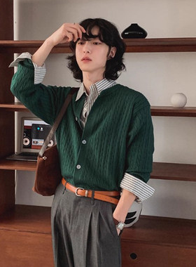 2025秋季新款男时尚流行针织衫圆领开衫外套系扣设计师麻花纹理