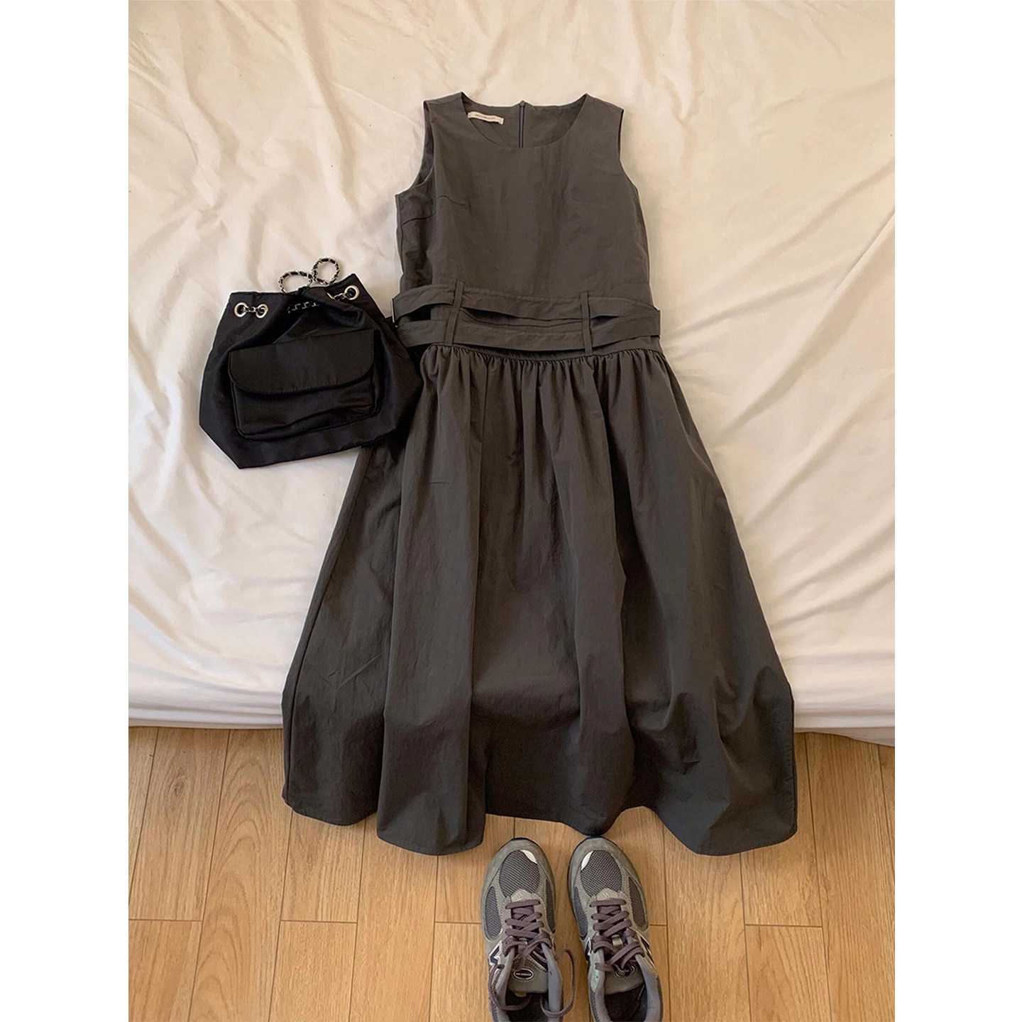 极简风无袖连衣裙2026夏季新款女中大童收腰显瘦背心裙法式长裙