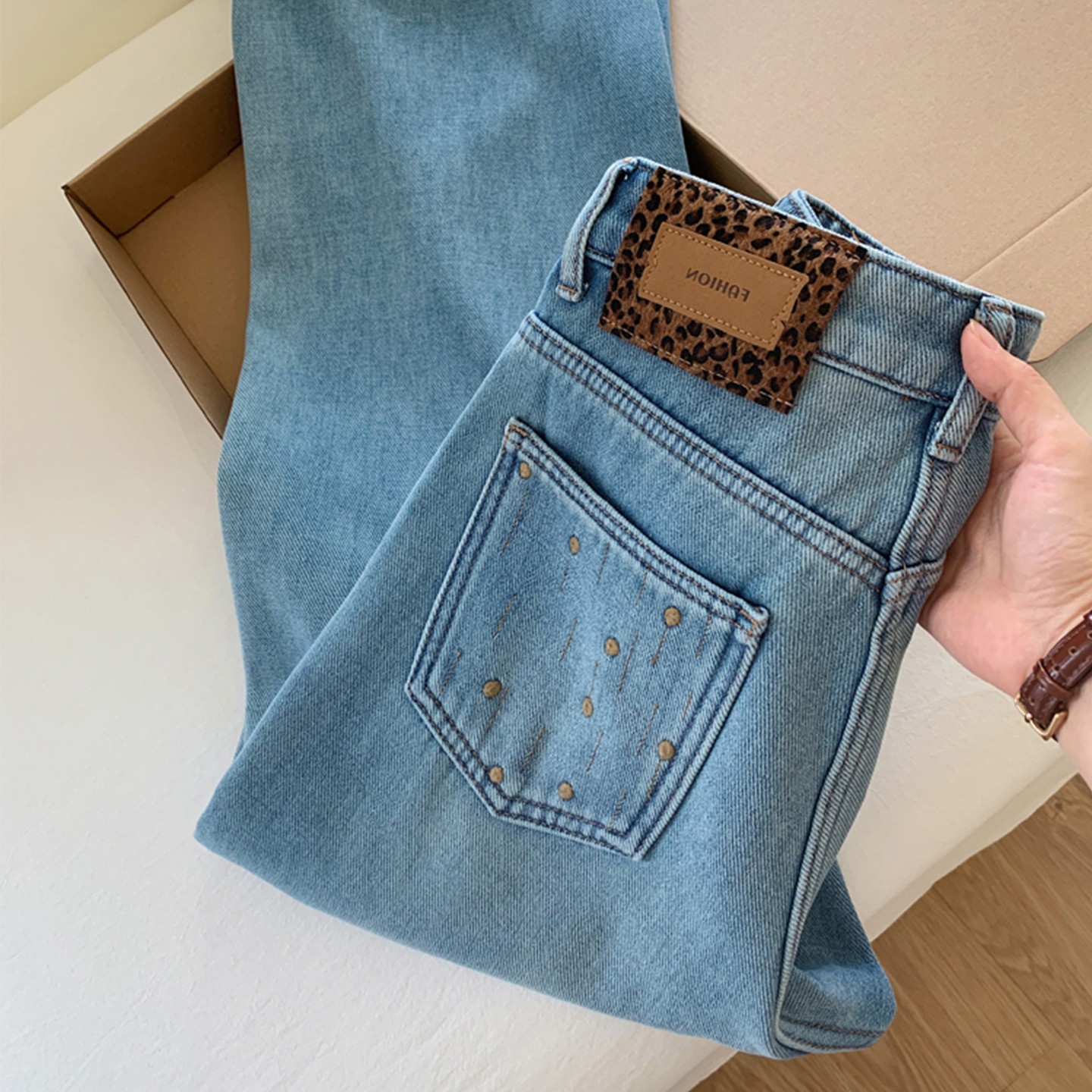 浅蓝色窄版女童加绒加厚直筒