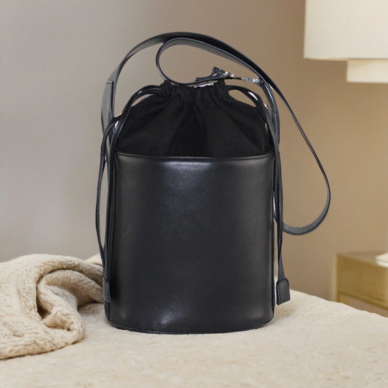 头层牛皮时尚风抽绳单肩包