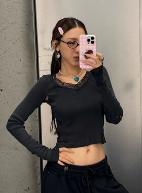 Oh！Me Tell【蜜桃世家】V领蕾丝边做旧破洞螺纹弹力修身打底T恤