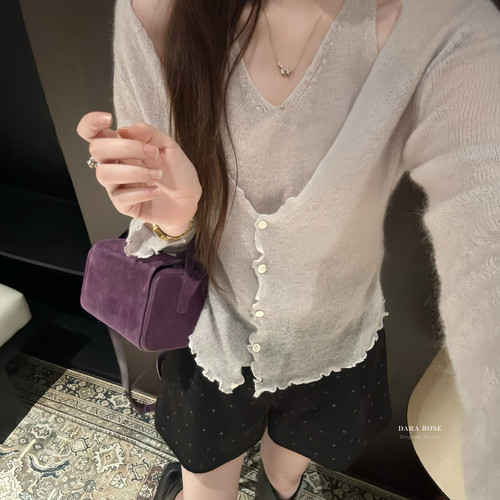 DARA ROSE-秋上新设计感假两件木耳边单排扣针织衫QK9735