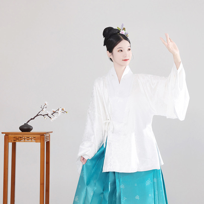 鹿临汉服[姝兰]对交穿明制汉服仿钱氏浅交领提花绸粉瓷白翠蓝鹅黄