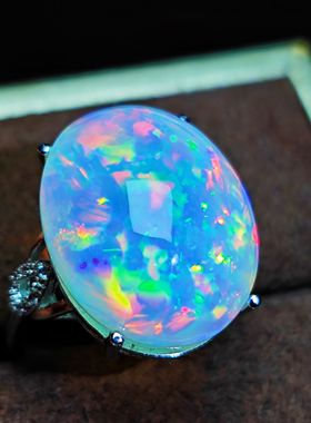 鸽子蛋般17.6克拉天然欧泊戒指无染色七彩炫彩欧泊梦幻色彩礼物