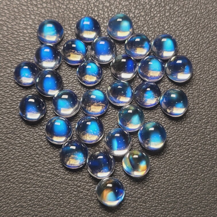 天然蓝月光 圆形蛋面 毕业级 玻璃体高蓝强荧光直径6mm ​一颗