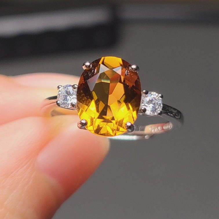 巴西橘黄色黄水晶戒指 天然的颜色 尺寸1cm很少见那么天然橘红黄