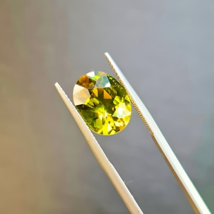 收藏品6.075克拉天然黄色蓝宝石10.5 13.2mm厚度5.6mm送精工银托