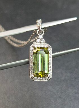 天然金绿色双色碧玺吊坠重量1.8克拉尺寸5.5*10mm全净体实物爆闪