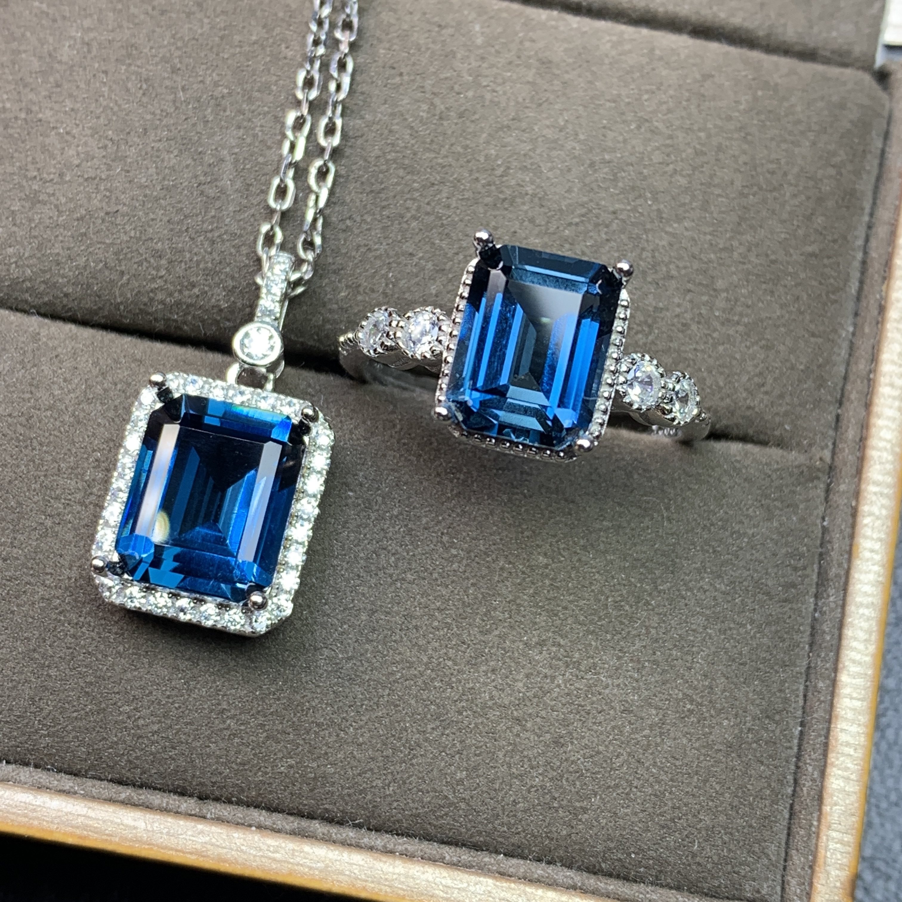 伦敦蓝托帕石戒指长方形托帕石吊坠搭配套装组合全净体精货质感牛