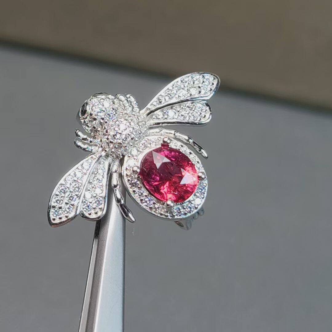 红碧玺胸针 蜜蜂胸针 红宝石的颜色 尺寸6*7mm天然送礼物首选