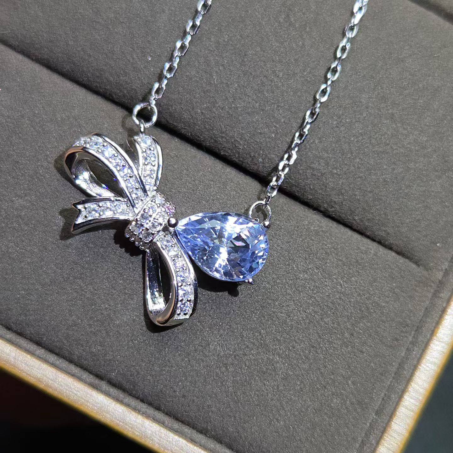 天然蓝宝石锁骨链卡蓝重量1.74克拉配裸石证书实物布灵布灵闪清新,珠宝/钻石/翡翠,颈饰,淘宝优惠券,粉丝福利购,淘宝优惠卷