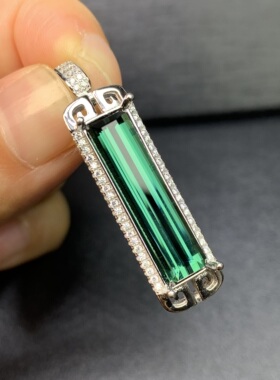 天然拉贡碧玺吊坠电光蓝绿色重量5.5克拉料子完整晶体干净复古 ​