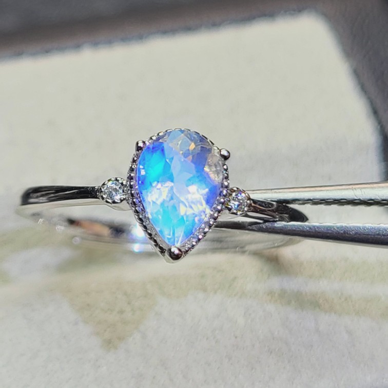 毕业级 切面月光石戒 尺寸5*7水滴 净体 925银子镀白金活口设计