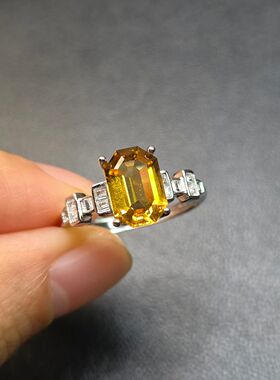 天然黄色海蓝宝戒指重量1.3克拉尺寸5.7*8.6mm长八边形浓郁金黄