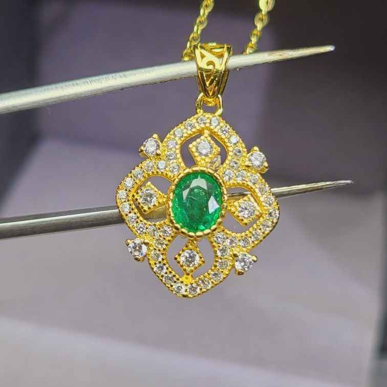 天然祖母绿吊坠 复古蕾丝包镶 华丽精致 宝石颜色晶体镶金品质