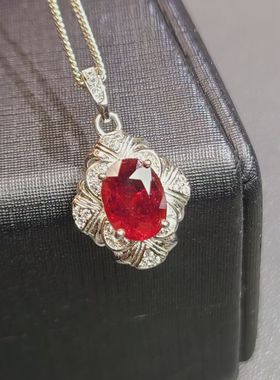 天然红宝石吊坠 鸽血红色 重1.455克拉 ​尺寸6*8mm 配裸石证书
