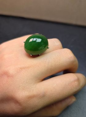 天然碧玉大蛋面戒指重量34克拉尺寸17*21mm饱满圆润天然菠菜绿925