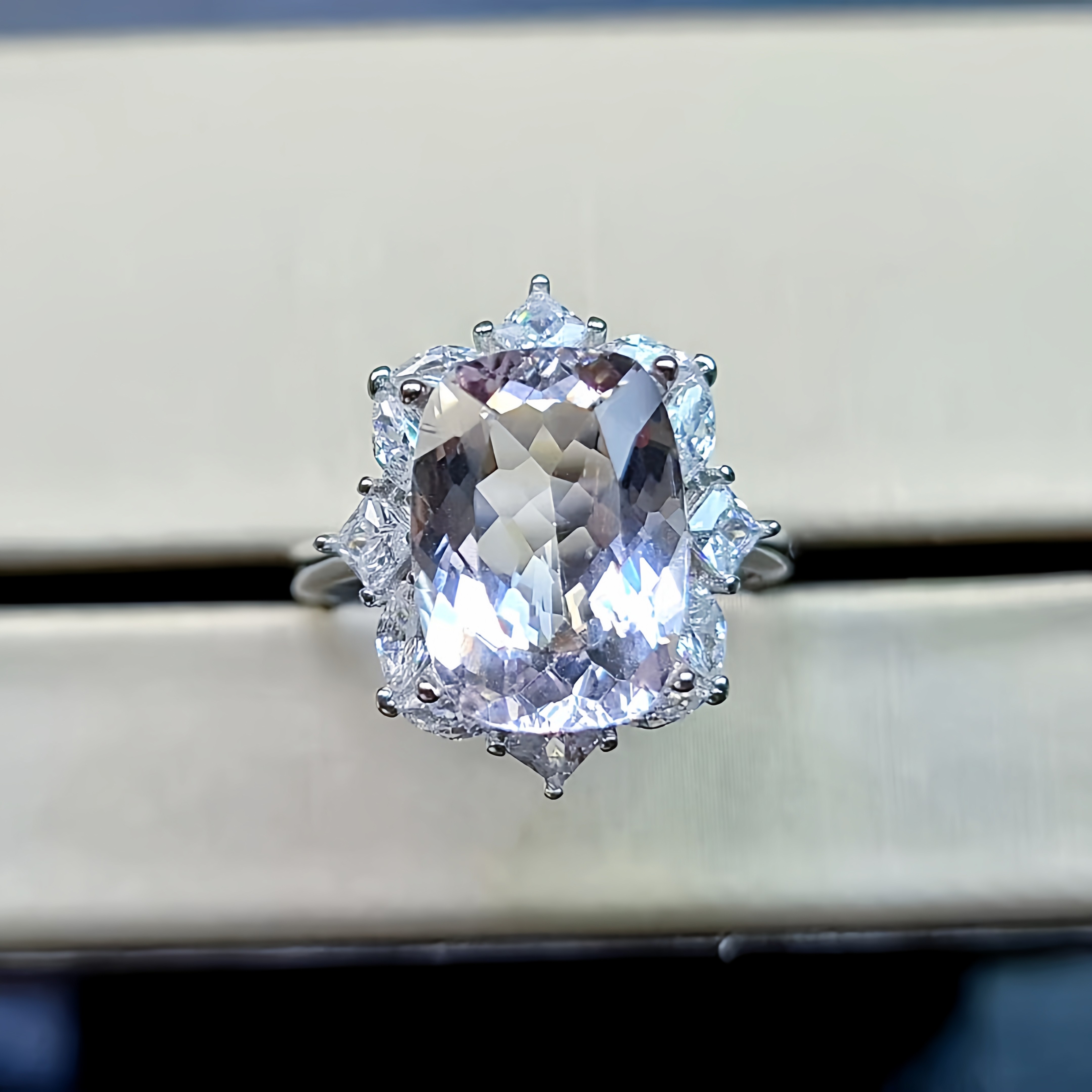 天然摩根石戒指长方形重量4.03克拉尺寸9*12.5mm实物布灵布灵闪