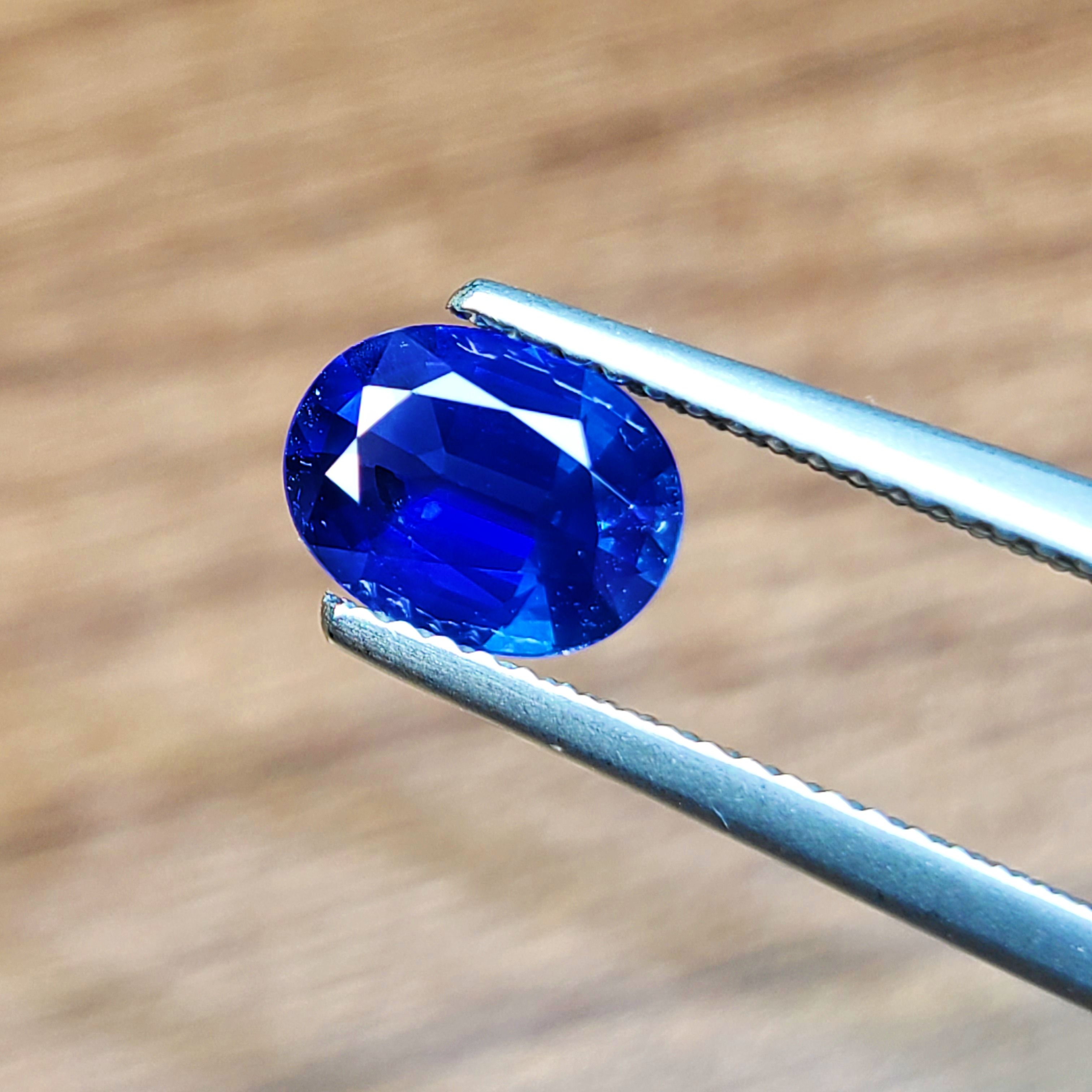 收藏品高品质天然皇家蓝蓝宝石戒面1.53克拉尺寸6*8mm颜色浓郁