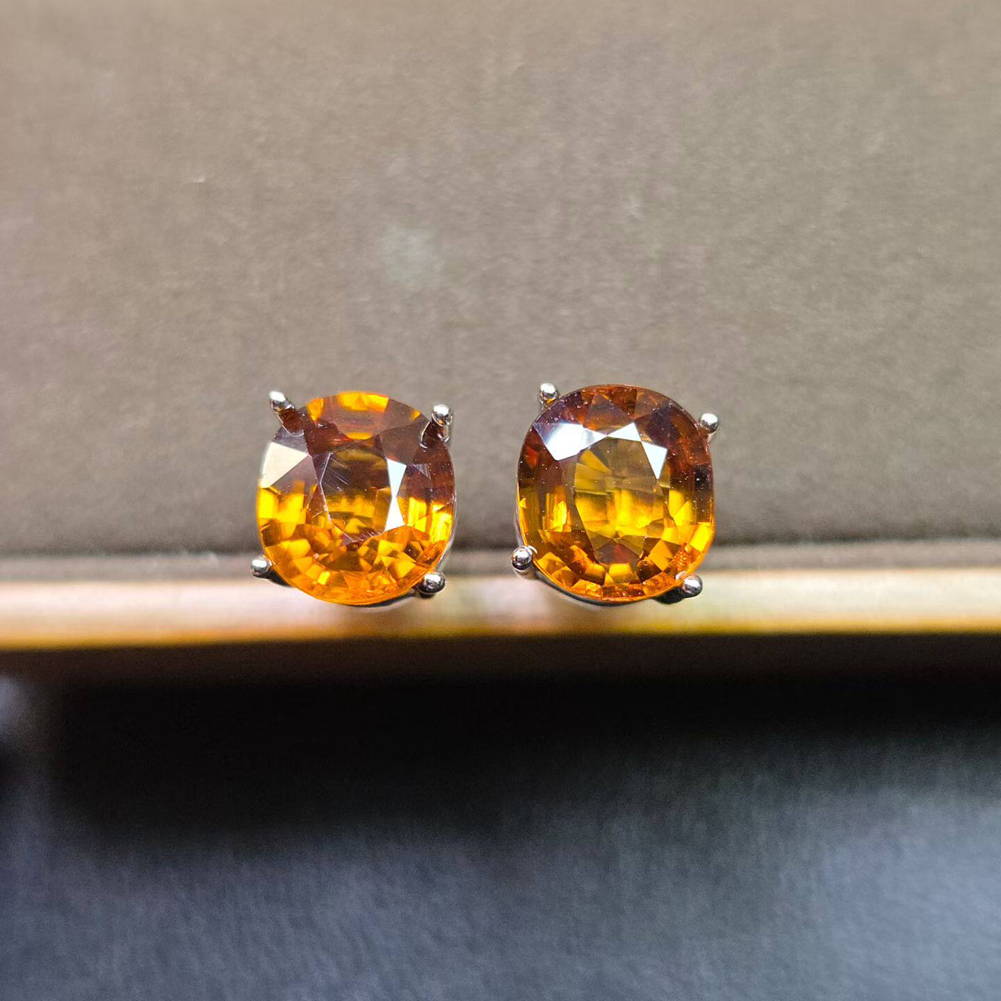 天然风信子耳钉天然的颜色重量3.62克拉全净体特点闪烁925银镶